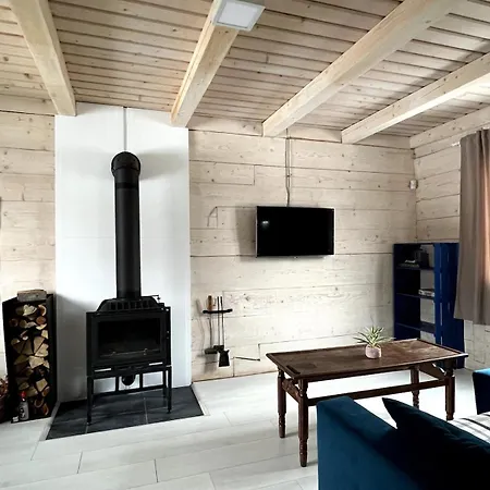 будиночок над річкою Villa Korchin