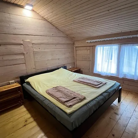 будиночок над річкою Villa Korchin