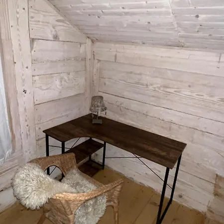 будиночок над річкою Вилла Korchin