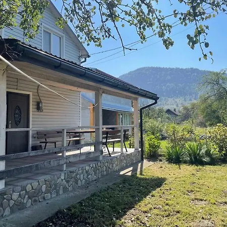 будиночок над річкою Korchin