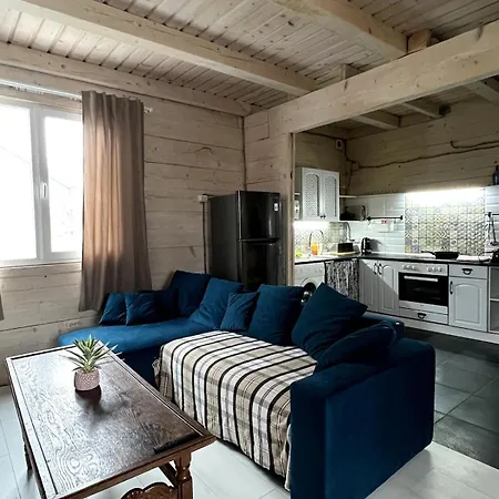 будиночок над річкою Вилла Korchin