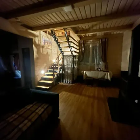 будиночок над річкою Вилла Korchin