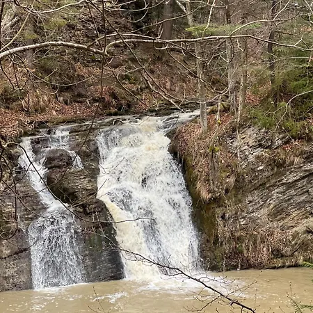 будиночок над річкою Вилла