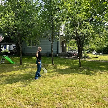 Вилла будиночок над річкою *