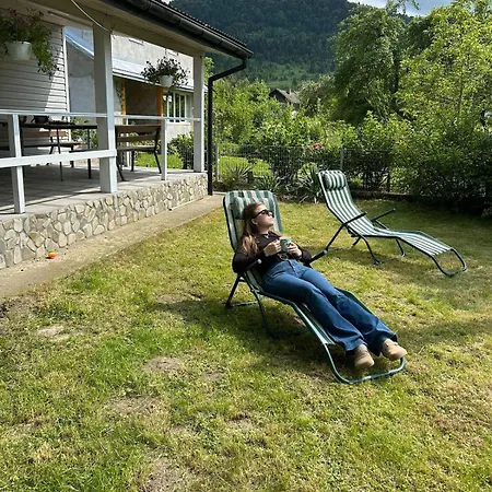 будиночок над річкою Вилла