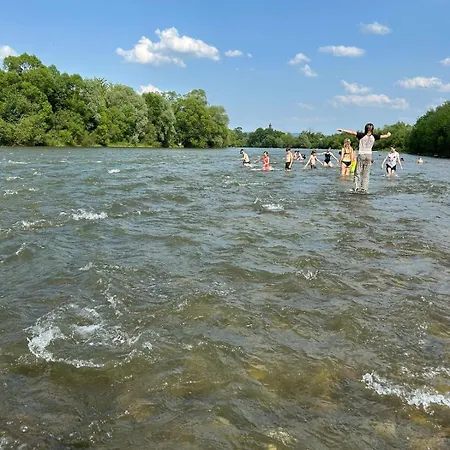Вилла будиночок над річкою